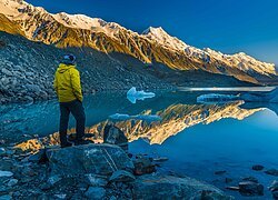 Morgenstimmung am Tasman Lake im Mount Cook Nationalpark