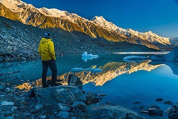 Morgenstimmung am Tasman Lake im Mount Cook Nationalpark